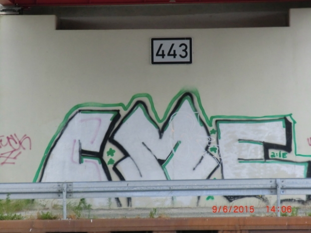 Straßenbrücke im Grünland / Mittellandkanal