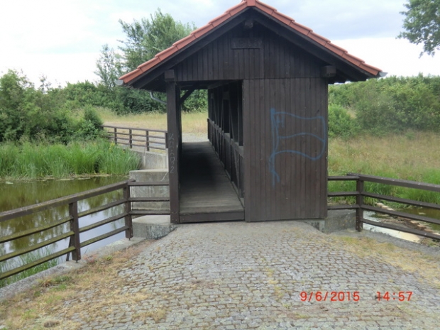 Fußwegbrücke am Stauwerk / Aller