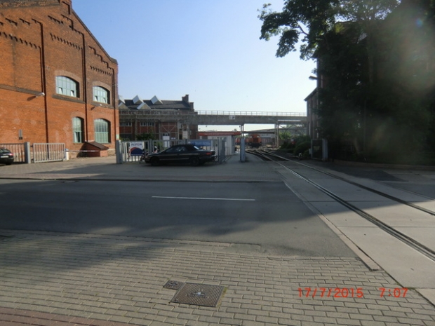 Schwebebahnbrücke / Industrieflächen, im Bildvordergrund