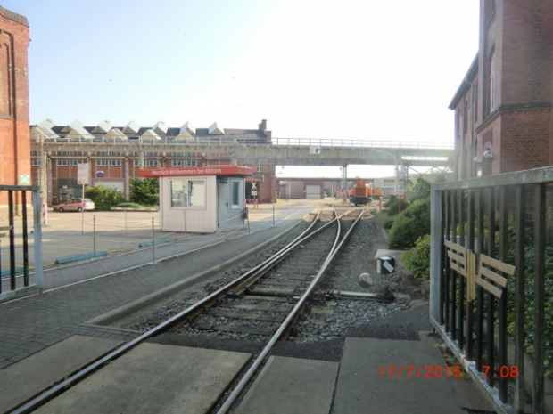 Schwebebahnbrücke / Industrieflächen, im Bildvordergrund