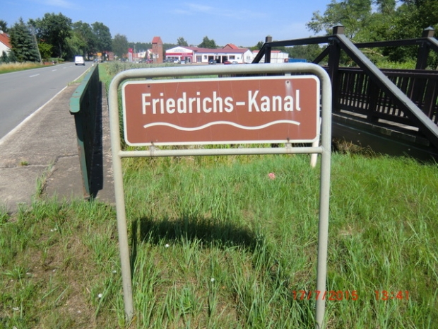 Fuß- und Radwegbrücke / Friedrichskanal