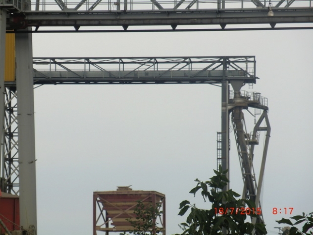 Transportbandbrücke am Silo/ Hafengelände