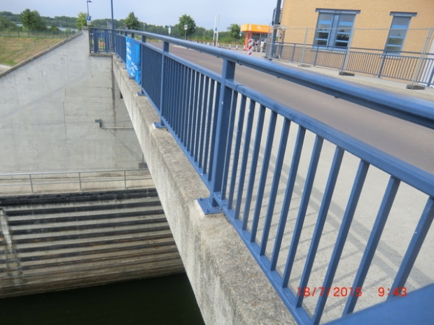 Straßenbrücke zur Schleuse / neuer Schleusenkanal Rothensee