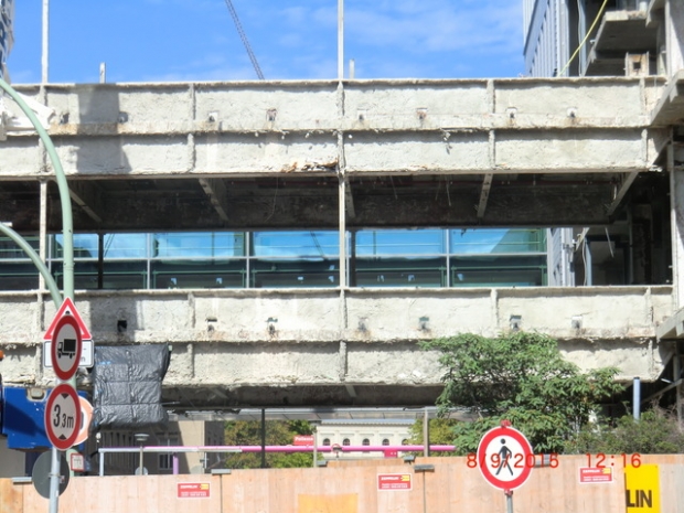 Alte Charite´Krankentransportbrücke / Luisenstraße