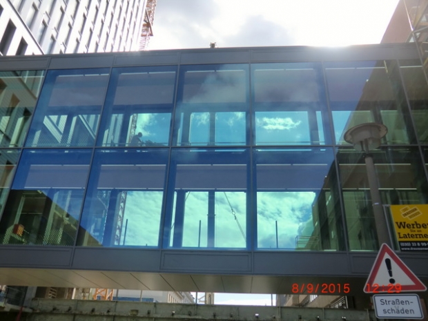 Neue Charite´Krankentransportbrücke / Luisenstraße