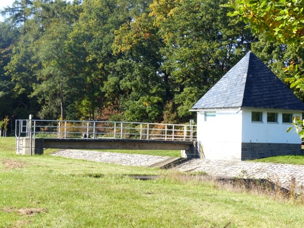 Fußwegbrücke an der Vorsperre Zeulenroda Riedelmühle / Weida