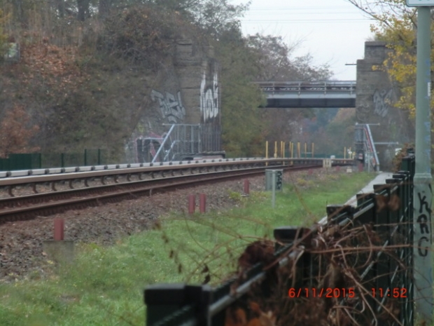 EÜ Gleis zum Verladebahnhof während russischer Besatzung /U- Bahnlinie 5, im Bildvordergrund