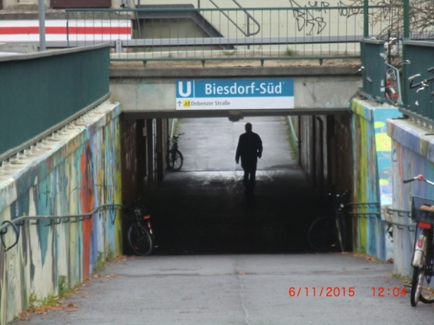 U 5 - Bahnhofsbrücke / Zugang und Durchgang Beruner Straße am Bf. Biesdorf Süd