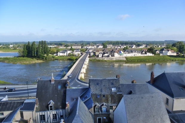 Blick von Süden. Die Brücke vom Schloss Amboise aus gesehen.