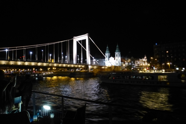 Elisabethbrücke, Nachtansicht von Süden