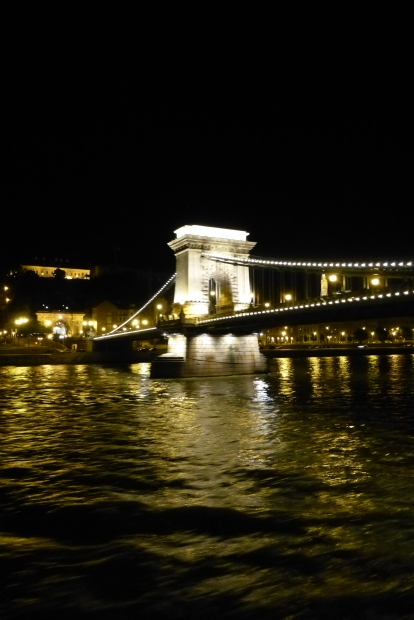 Elisabethbrücke bei Nacht, Rampe Buda