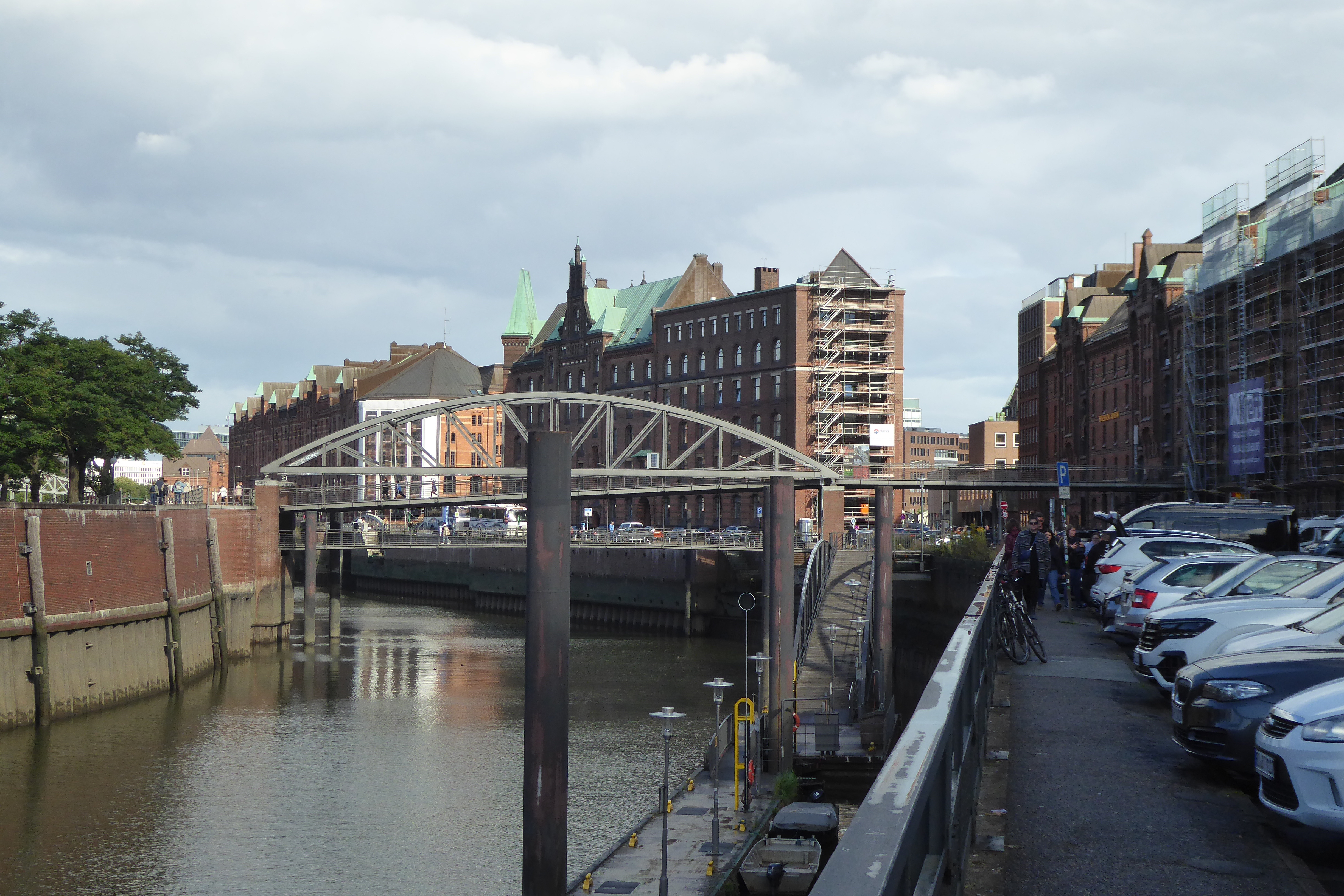 Kibbelstegbrücke über dem Zollkanal