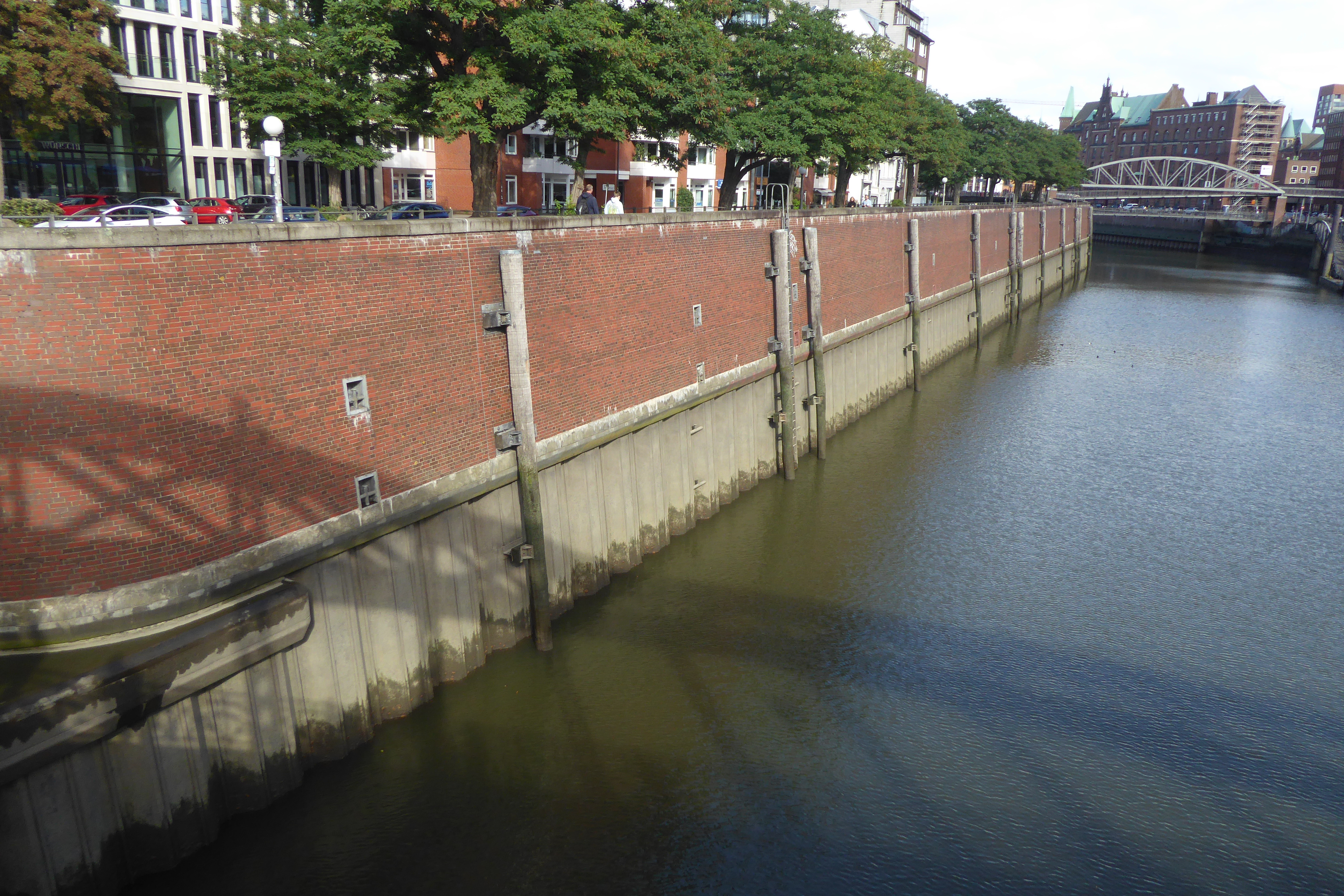 Kibbelstegbrücke über dem Zollkanal