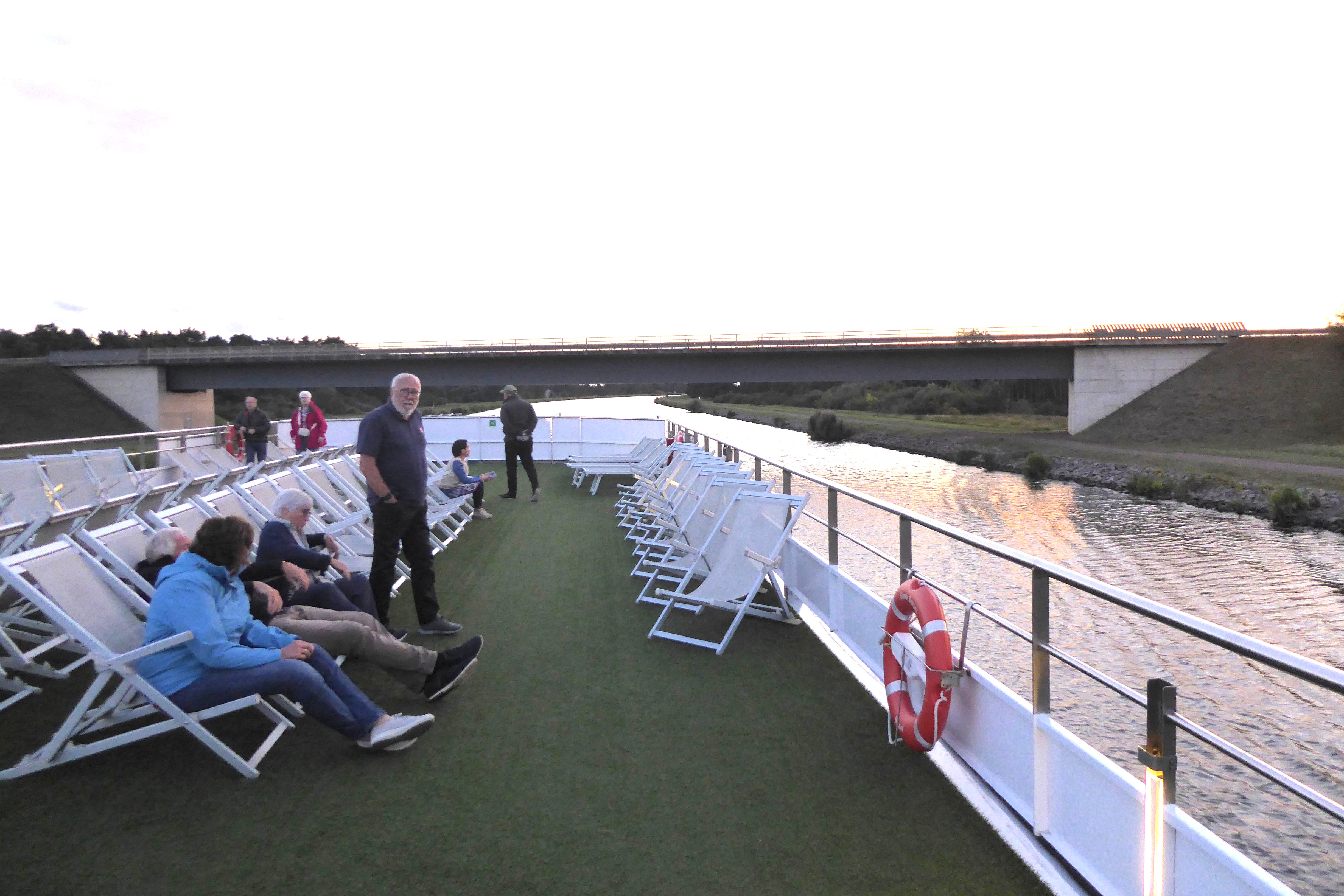 Brücke der L52 über MLK, Blick von O