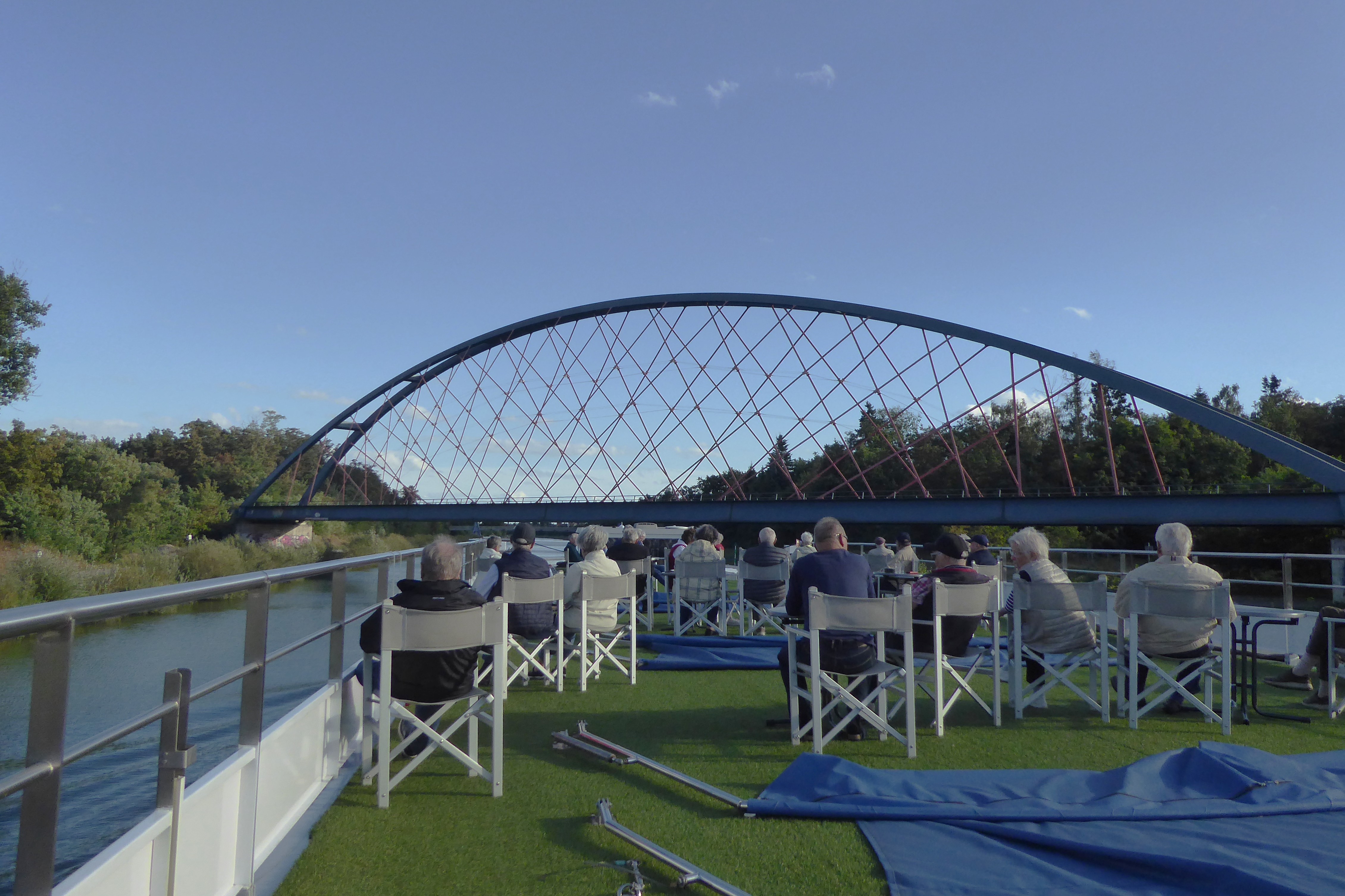 Eisenbahnbrücke in Haldensleben über MLK, Ansicht von NW