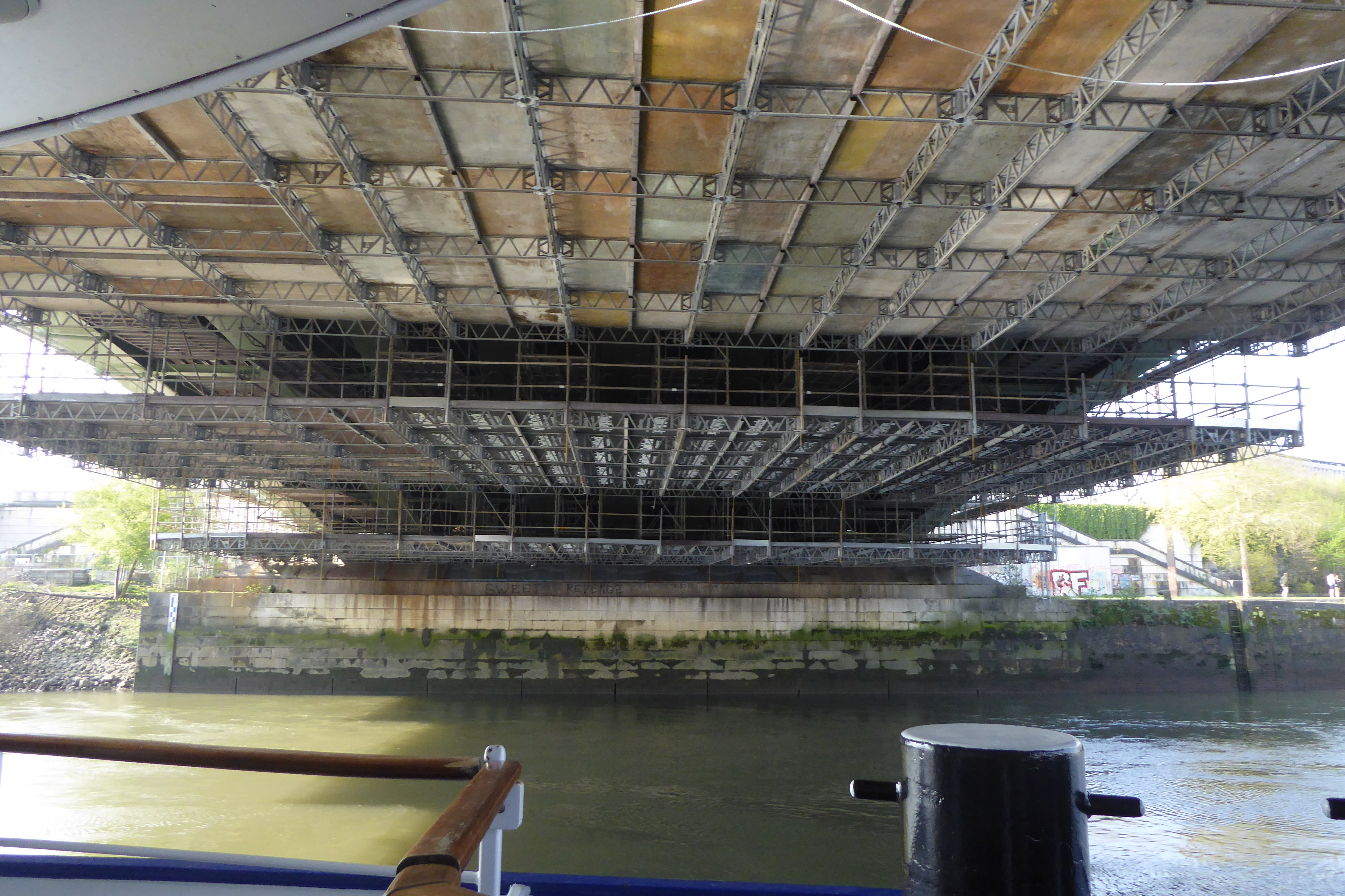 Unter der Pont Mathilde