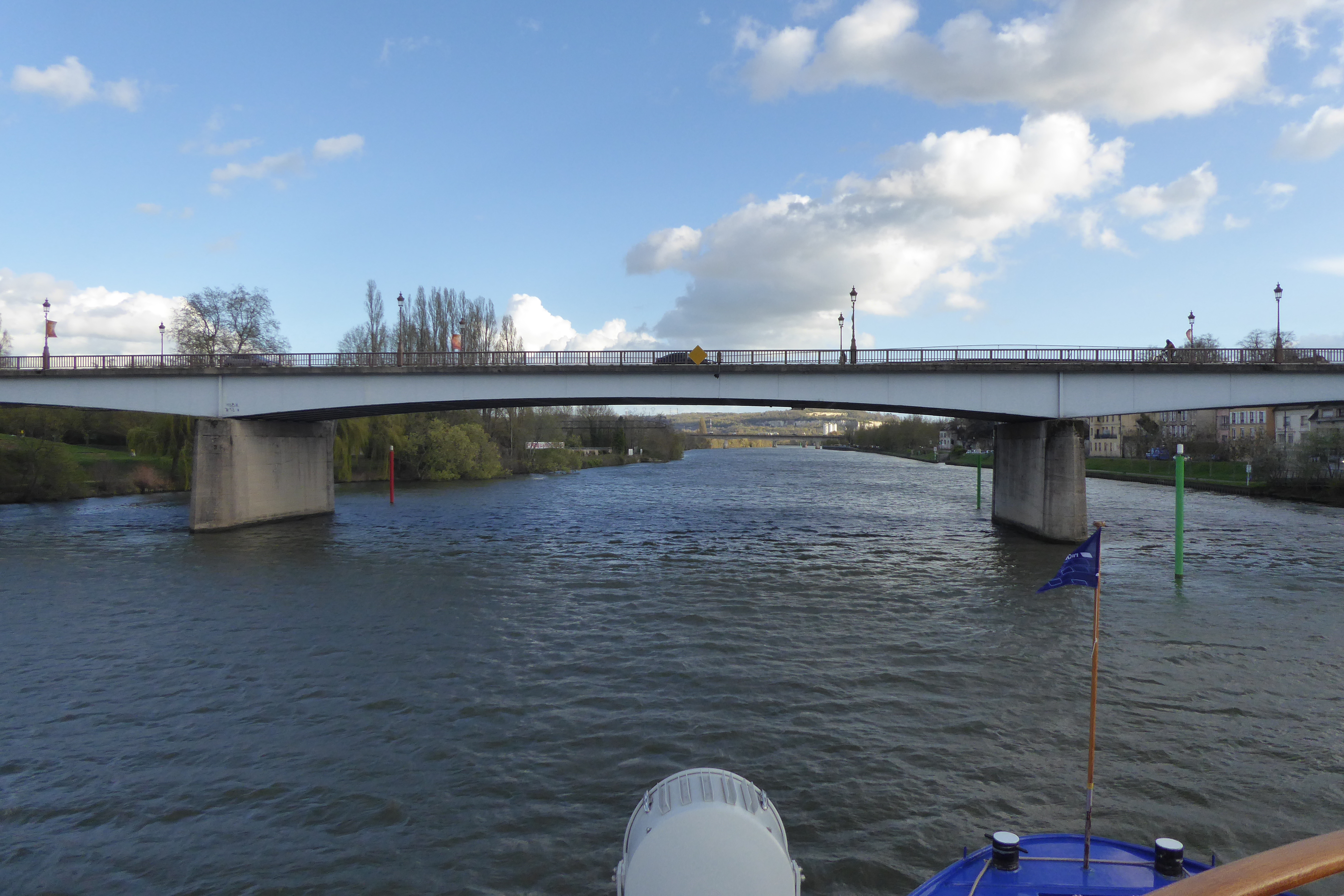 Brücke über die Seine in Mantes-la-Jolie, Blick v. N