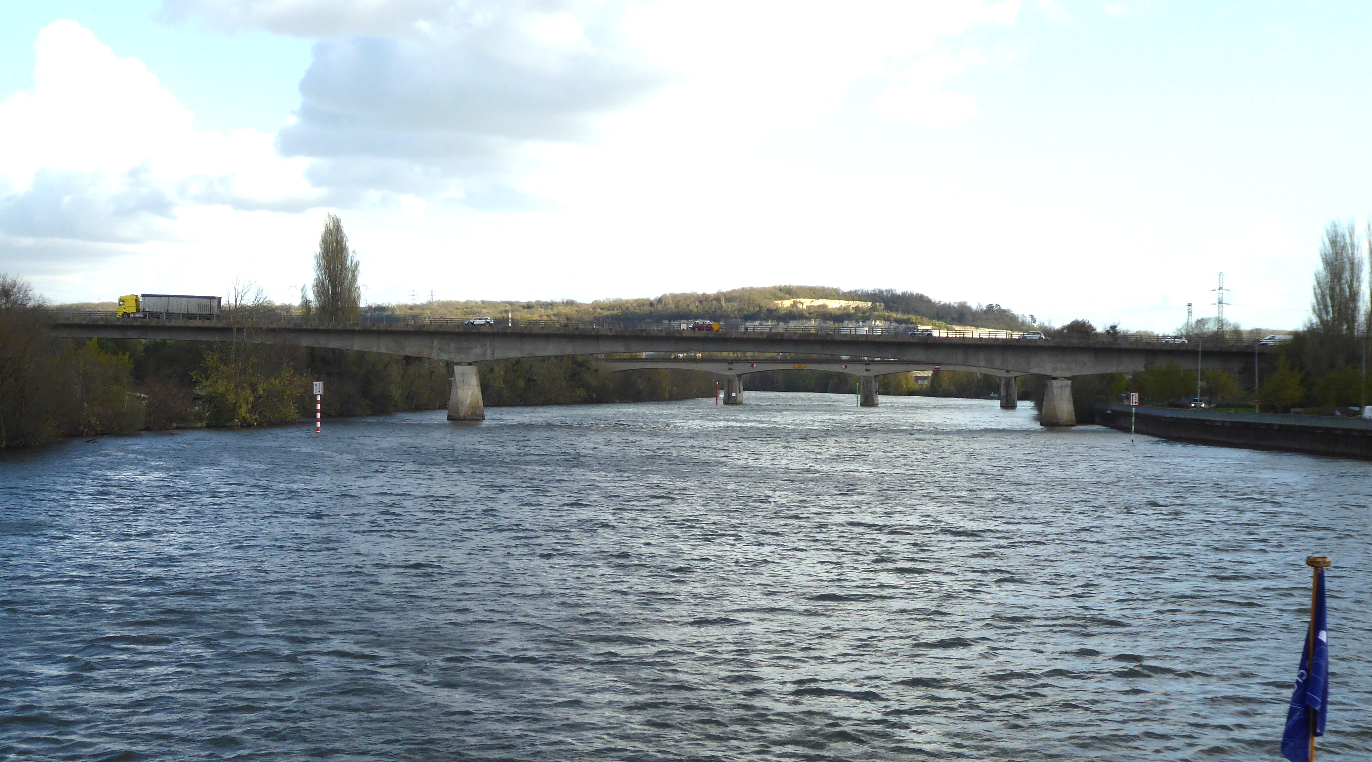 "Pont Neuf de Mantes" in Mantes-la-Jolie