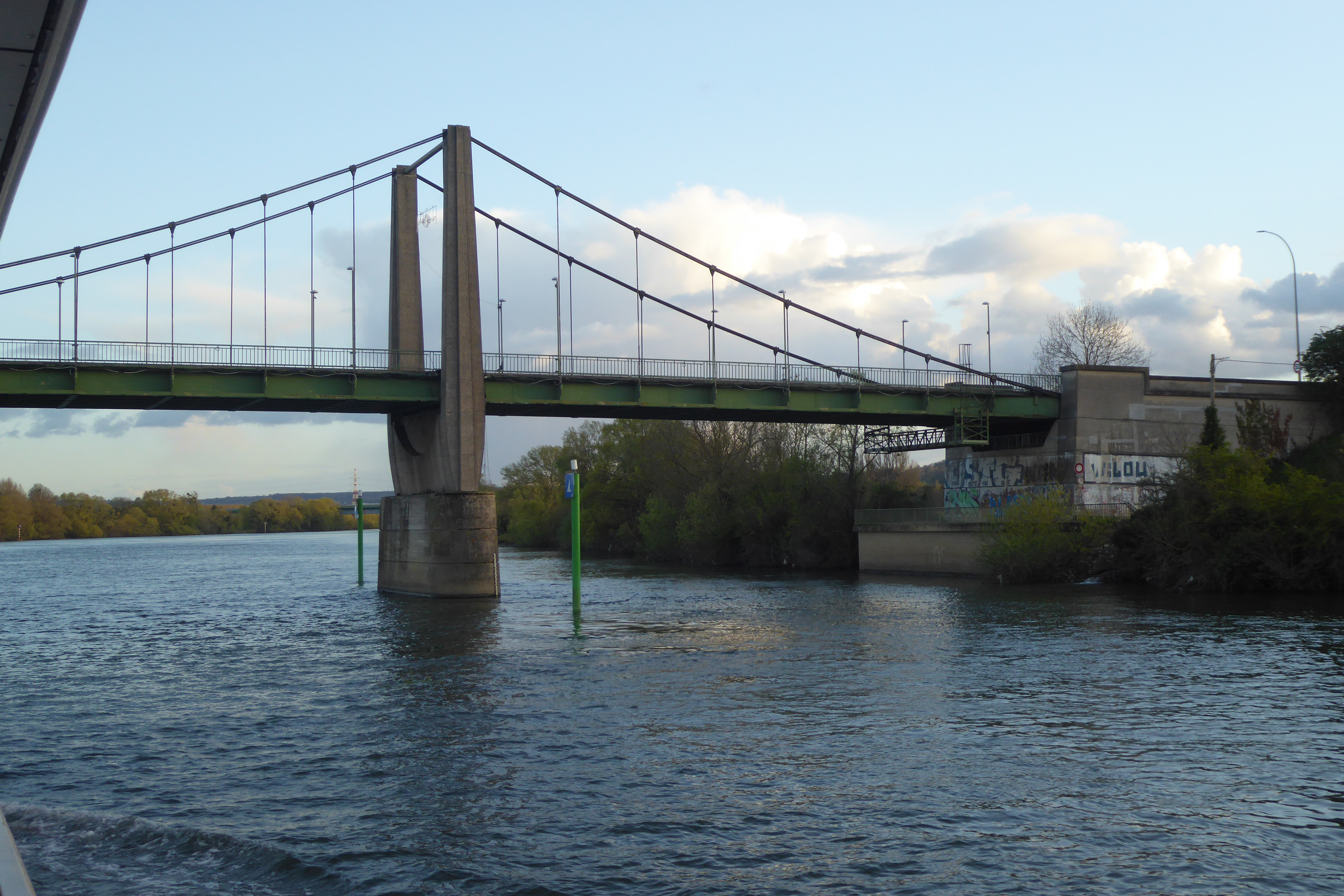 Straßenbrücke in Triel über die Seine, Ansicht v. N