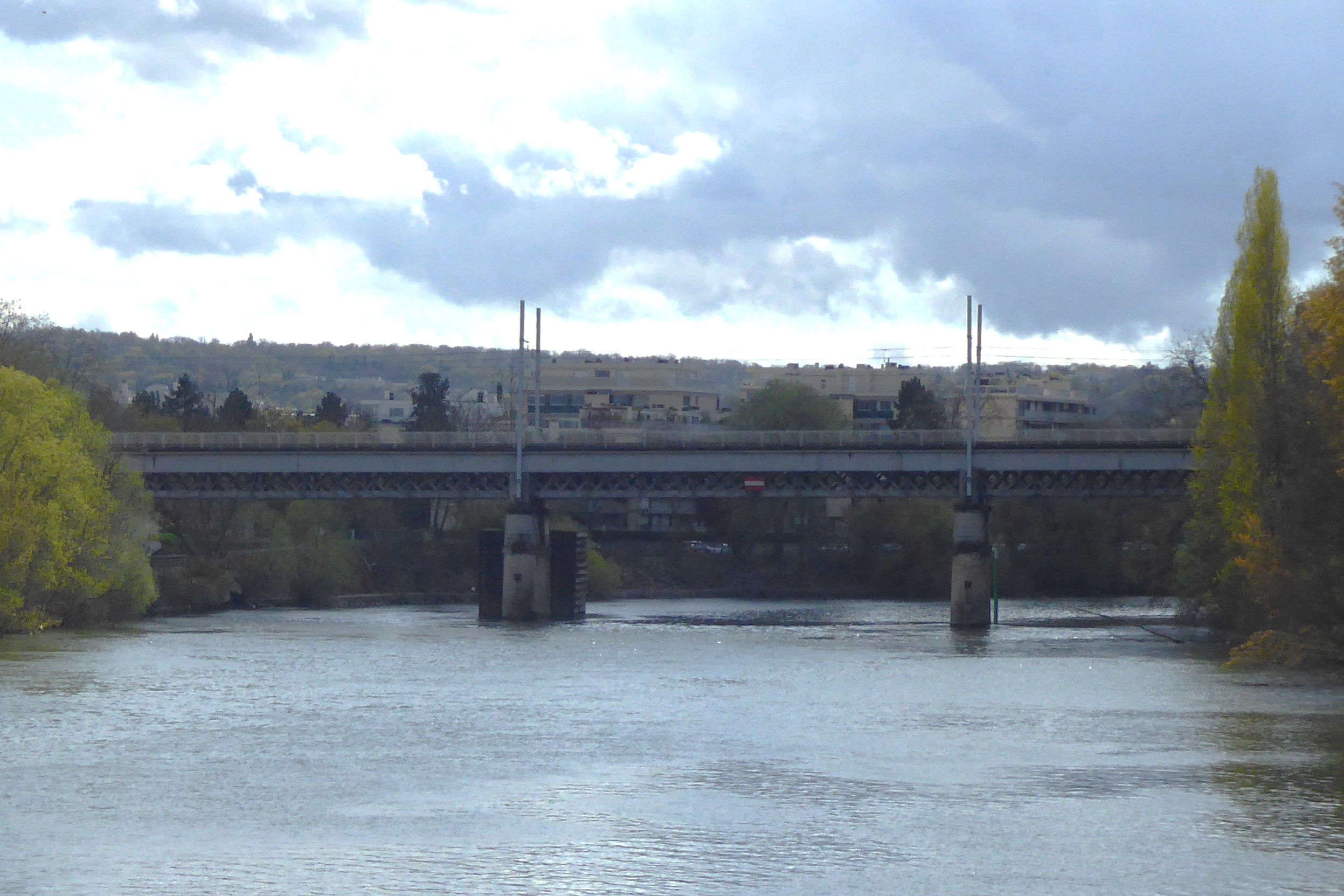 Eisenbahnviadukt von Le Pecq (linker Seinearm, Blick v. N)