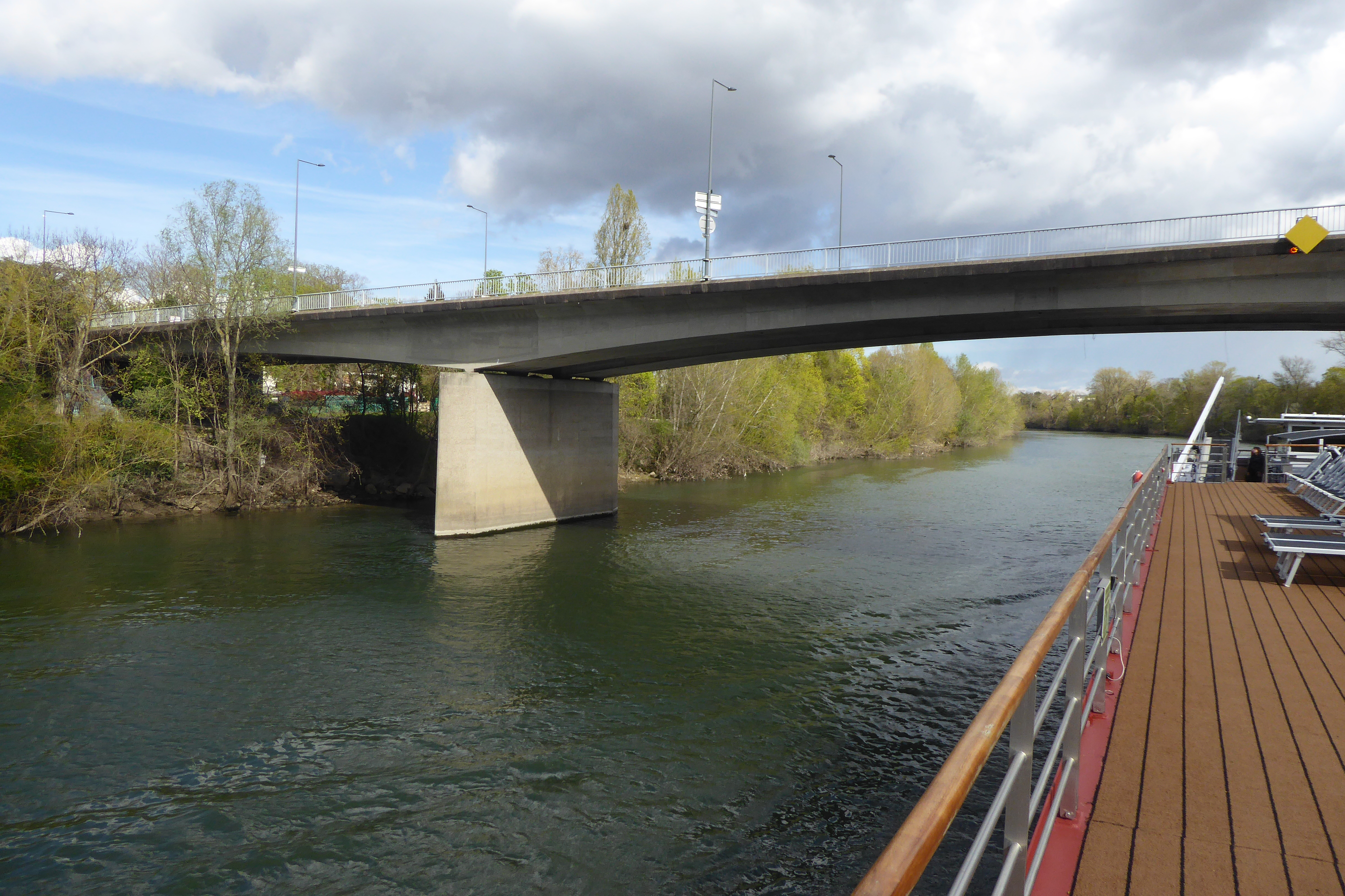 Pont du Maréchal-de-Lattre-de-Tassigny in Croissy, Blick v. W