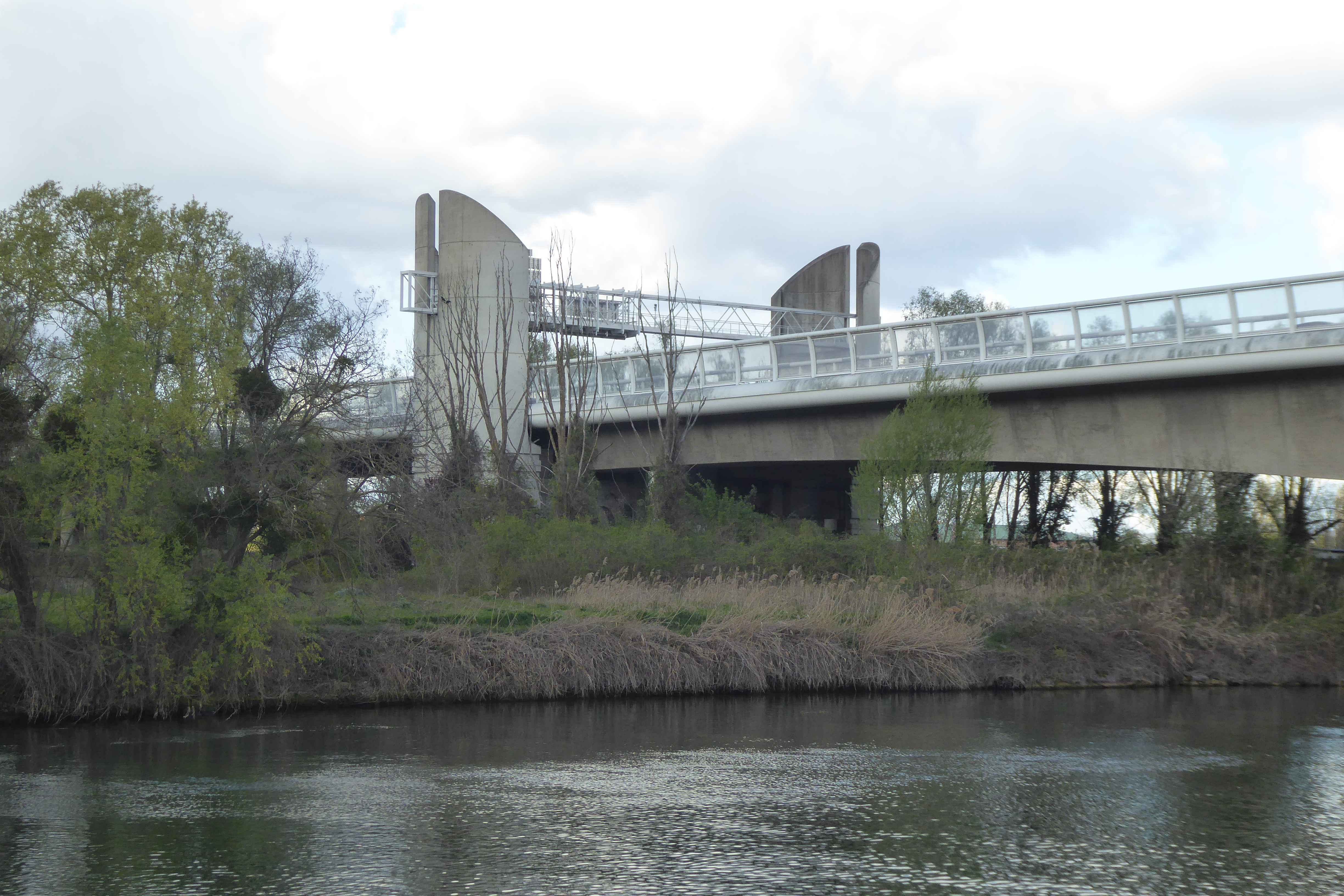 Brücke der A 14 über die Seine, Ansicht v. SW