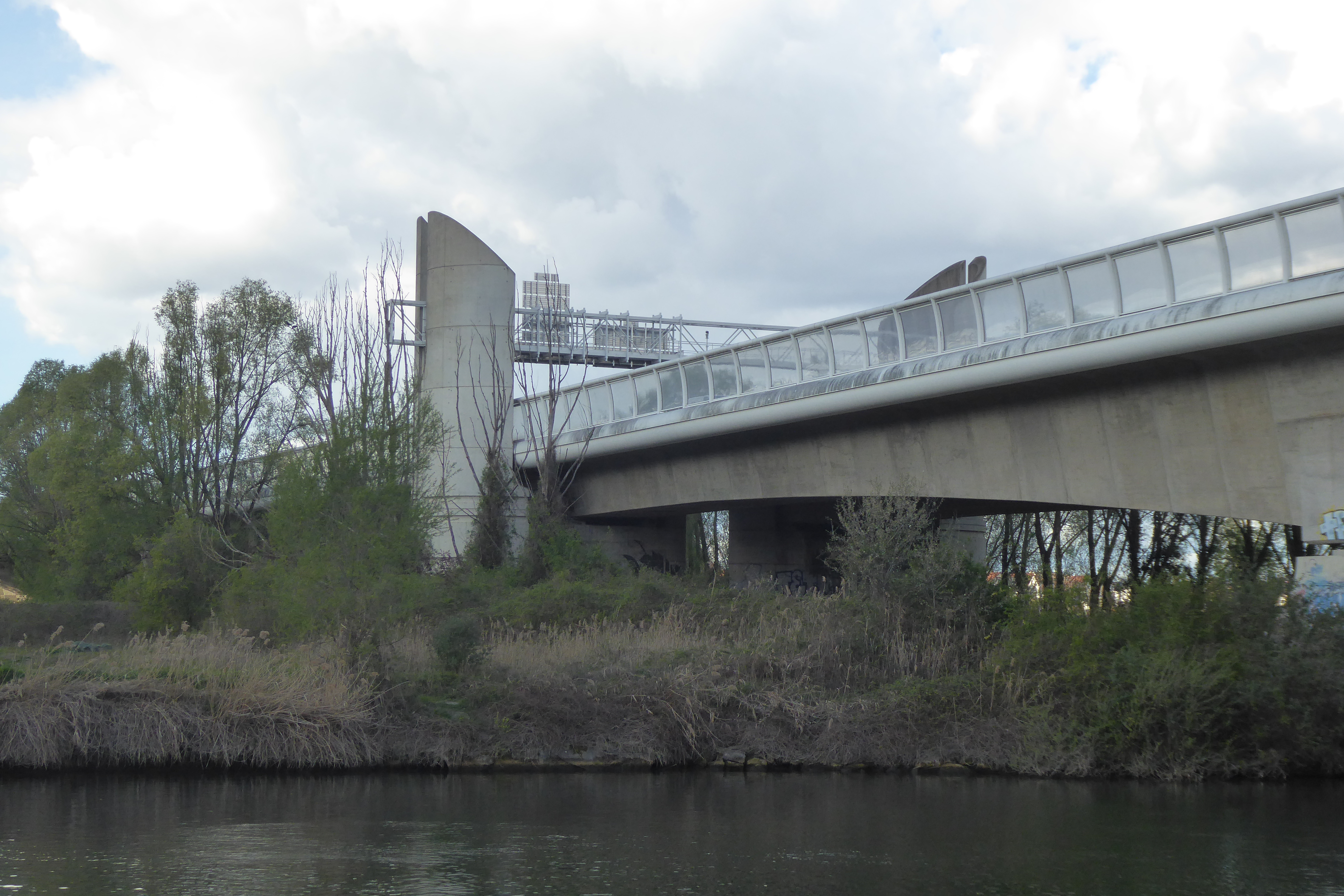 Brücke der A 14 über die Seine, Ansicht v. SW