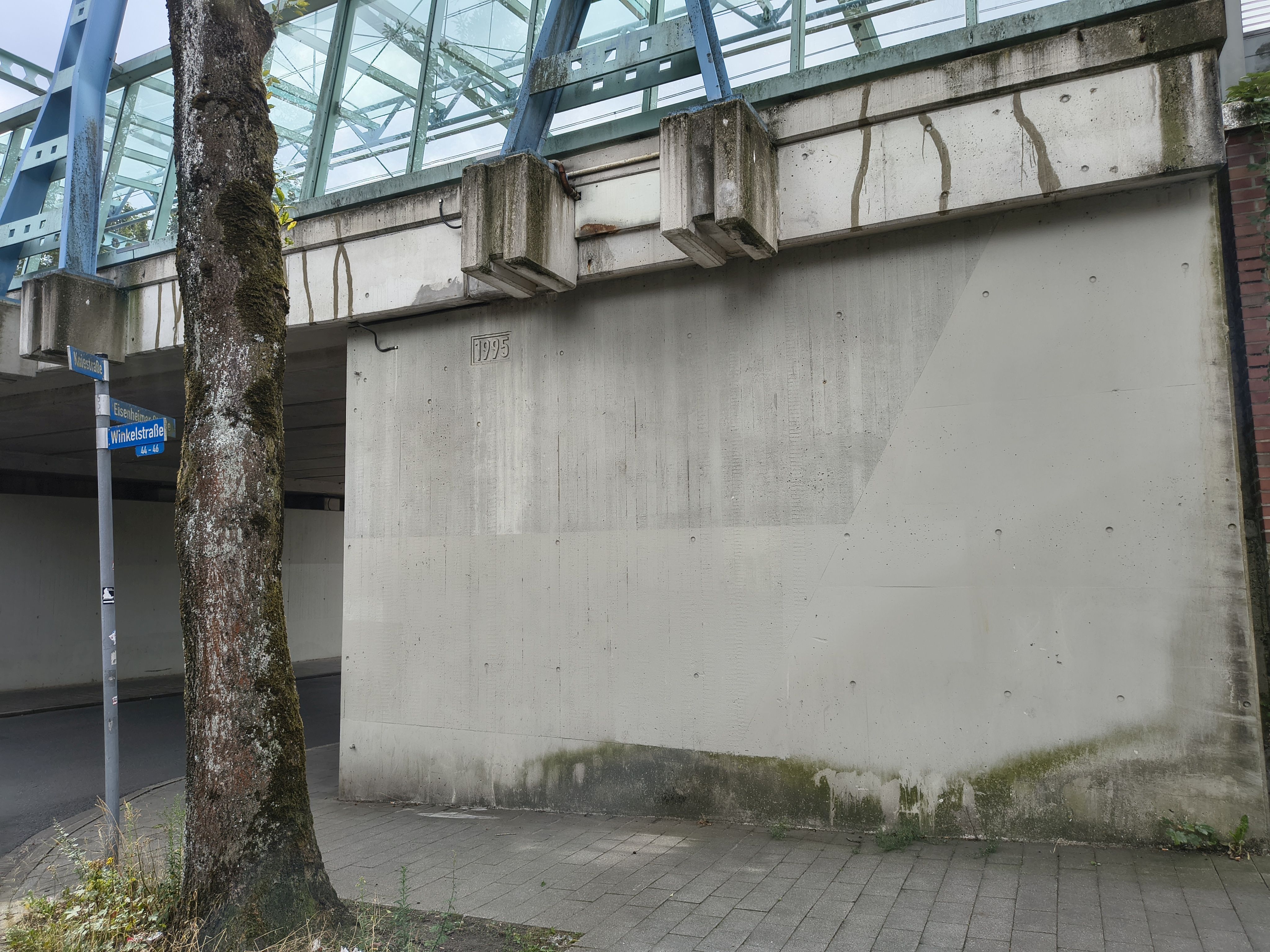 Nordwestliche Flügelwand
