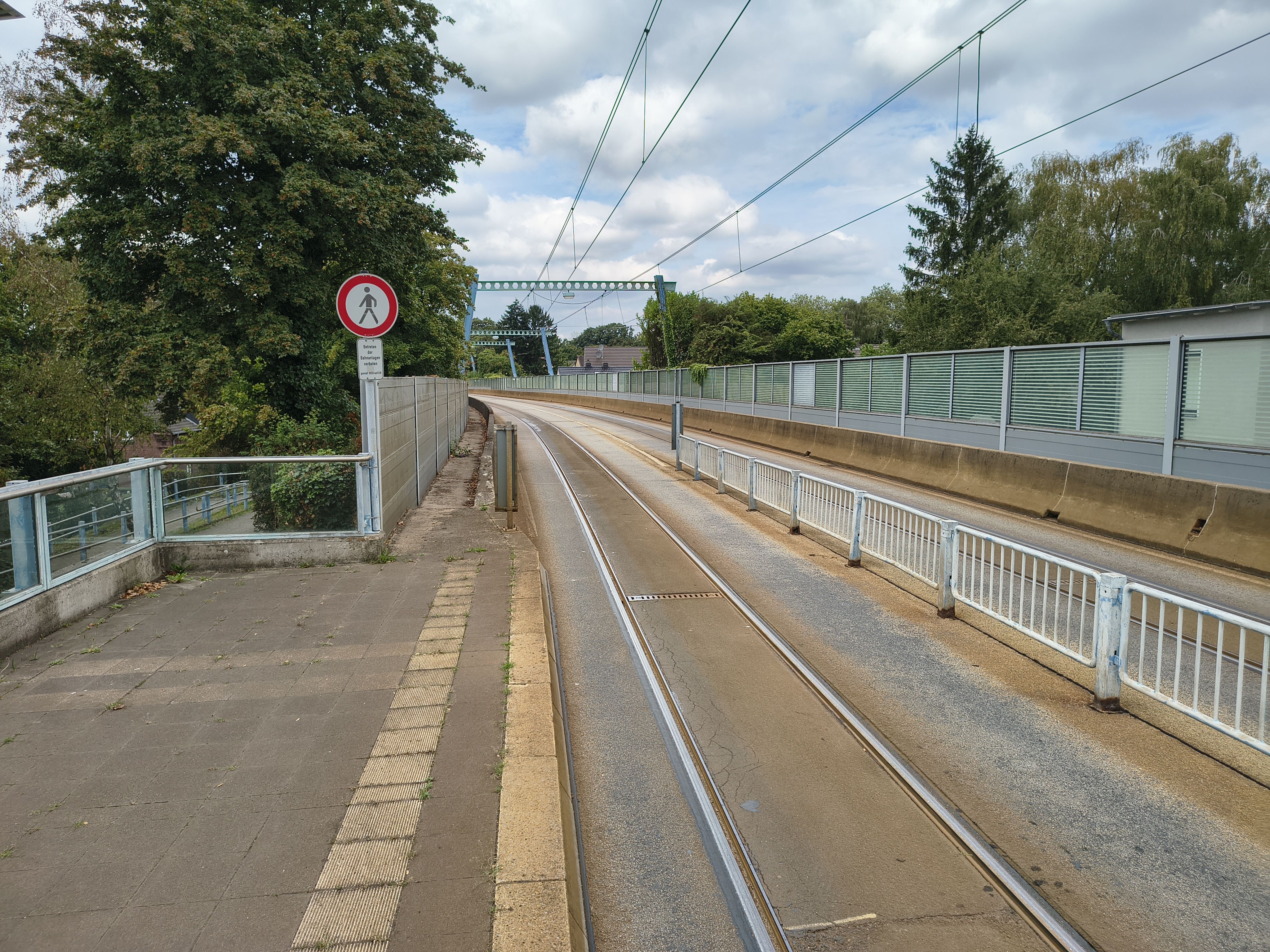 Blick von der Brücke in Fahrtrichtung Sterkrade