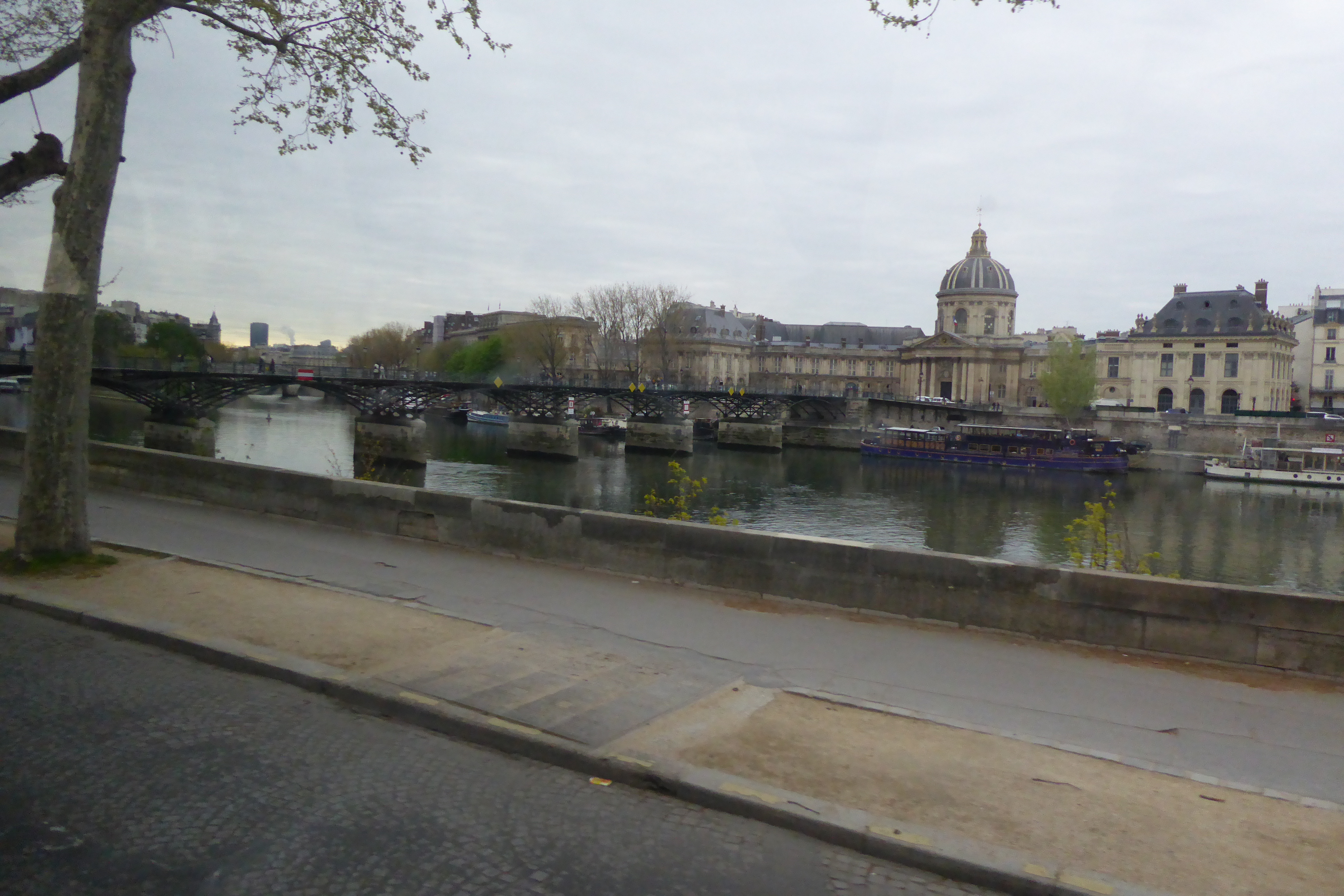 Pont des Arts, Blick v. N auf Institut de France