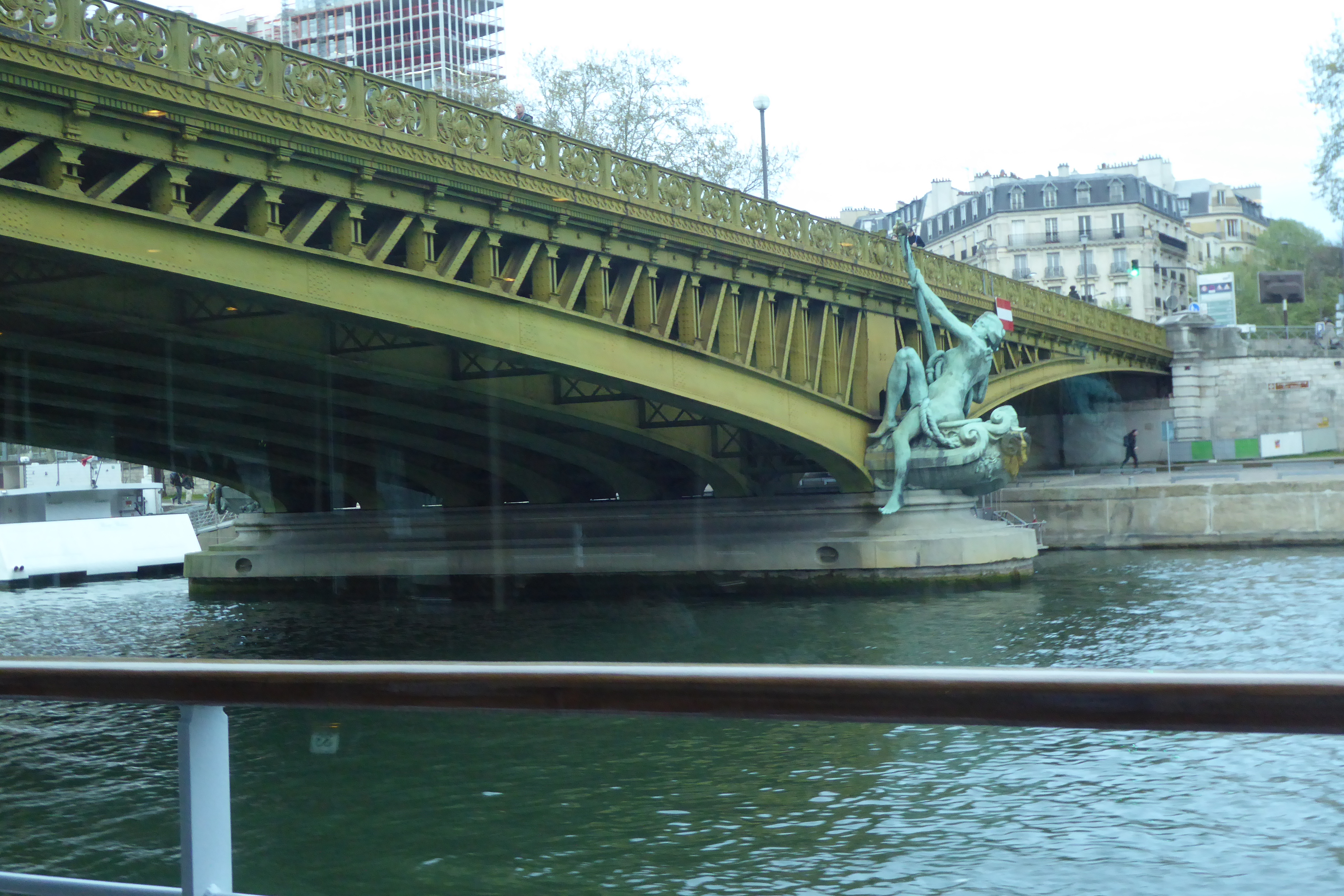Pont Mirabeau, Blick S