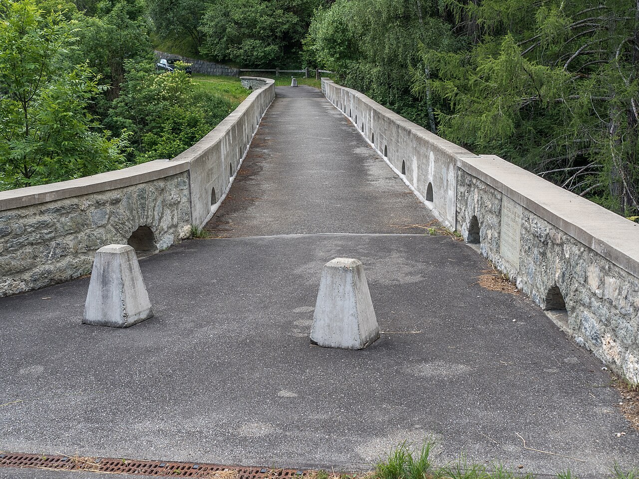 Maillart-Bridge over the Valtschiel Valley, Muntogna da Schons, Canton of Graubünden, Switzerland