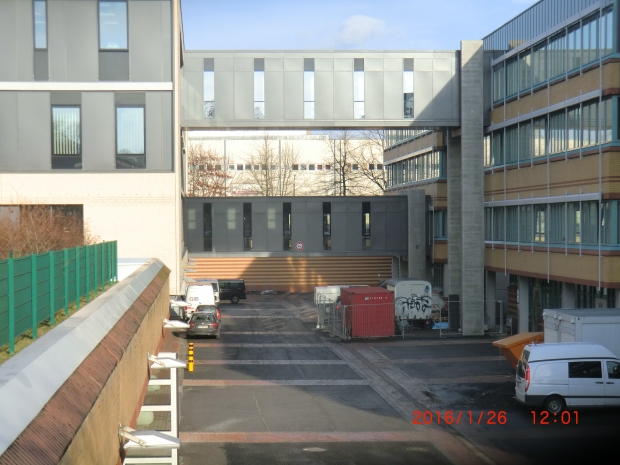 Fußwegbrücke im UKB Berlin / Betriebshof Im Bild oben