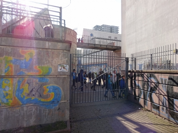 Fußwegbrücke Schulhof z.Park am jüdischen Museum / Privatstraße