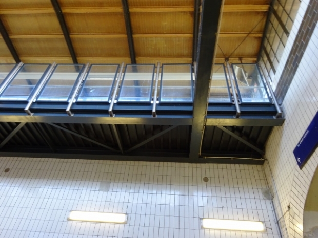 Fußwegbrücke Zugang zum Fahrstuhl / Bahnhofshalle Bf. Köpenick