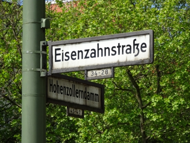Fußwegbrücke / Eisenzahnstraße