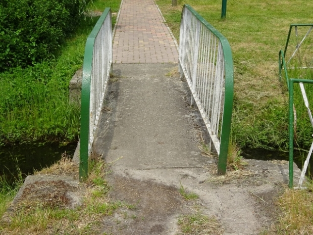 Fußwegbrücke sw der L851 Treuenbrietzener Straße / Meliorationsgraben