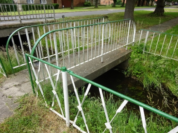 Fußwegbrücke nö der L851 Treuenbrietzener Straße / Meliorationsgraben