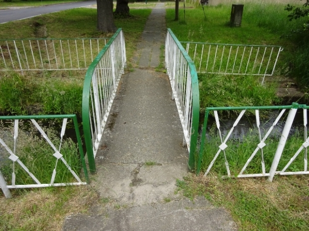 Fußwegbrücke nö der L851 Treuenbrietzener Straße / Meliorationsgraben