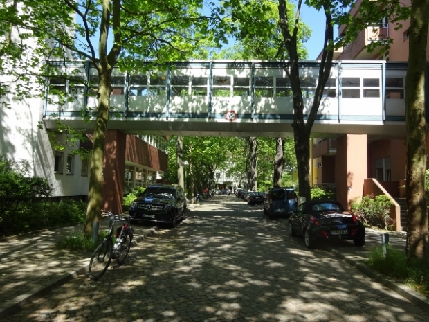 Fußwegbrücke / Schweinfurthstraße