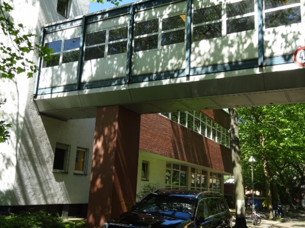 Fußwegbrücke / Schweinfurthstraße