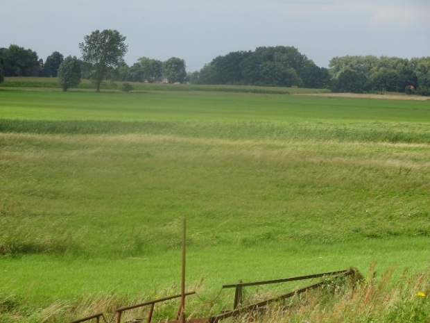 K 13 Kreisstraßenbrücke mit Staustufenhaus / Hauptabzugsgraben