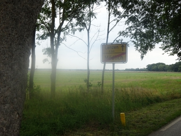 Gartenwegbrücke / Teich im Garten an der Lenzener Straße