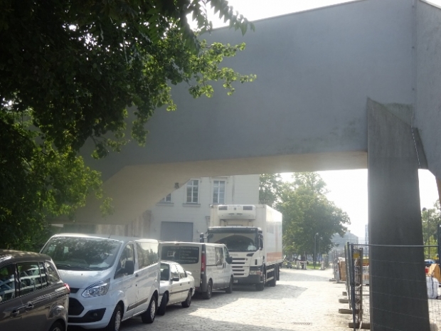 Gebäudeverbindungsbrücke Museum Hamburger Bahnhof / Hofstraße