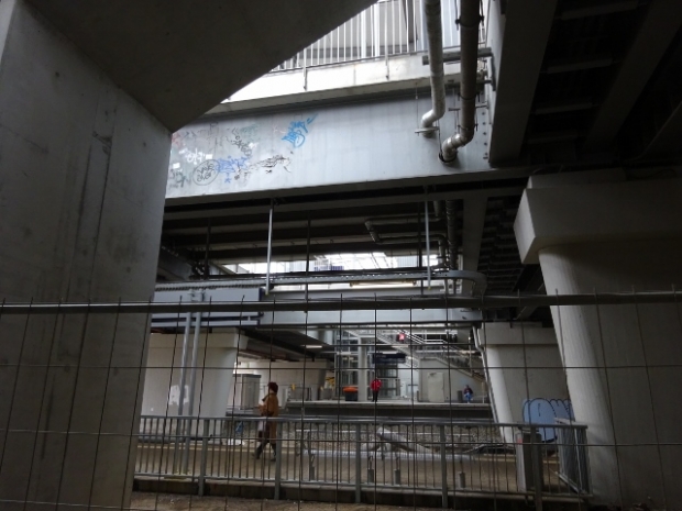 Ostkreuzbrücke Hauptbauwerk der Eisenbahnanlagen der Ringbahn / Stadtbahn O-W Verkehr, rechts im Bild