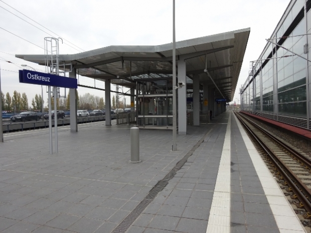 EÜ Fernbahn am Ostring / EU Stadtbahn im Ost West Verkehr, in der Bildmitte