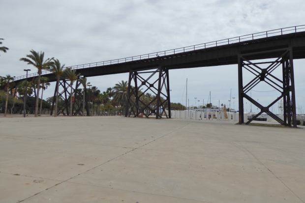 Eisenbahnbrücke zur Verladebrücke Cable Ingles