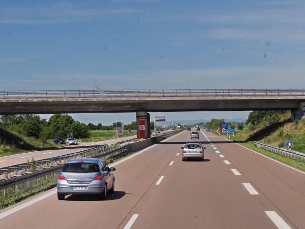 Strassenbrücke B180