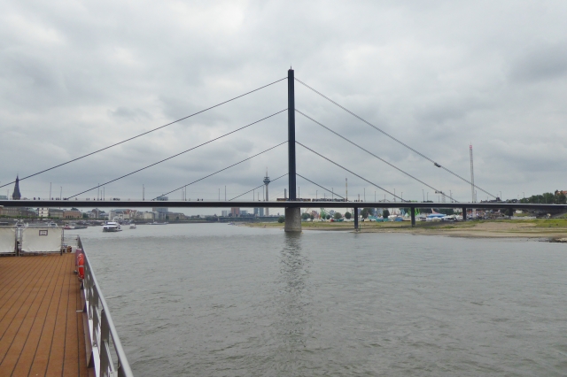 Oberkasseler Brücke, Bl. v. Norden