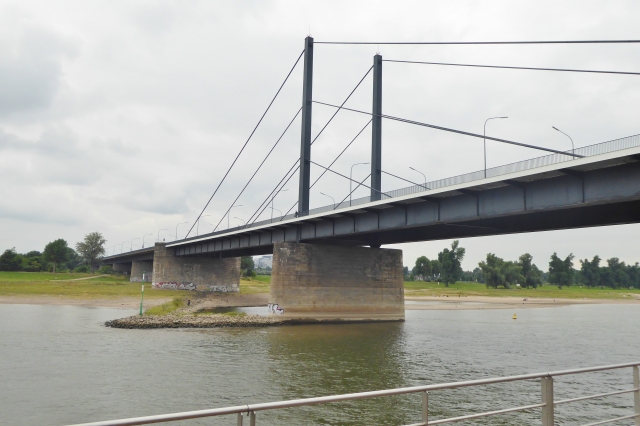 Oberkasseler Brücke, Bl. v. Süden